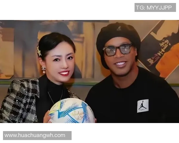 足球明星意外被热情粉丝亲吻现场反应引发热议与关注 足球明星意外被热情粉丝亲吻现场反应引发热议与关注